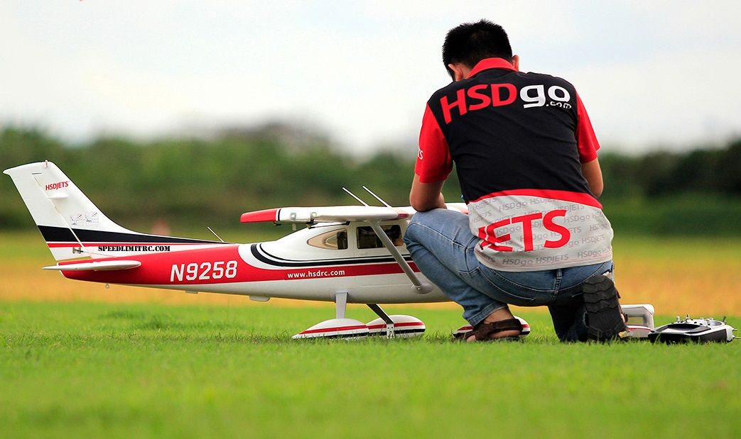 HSD CESSNA 182 2.0m - Imagen 2